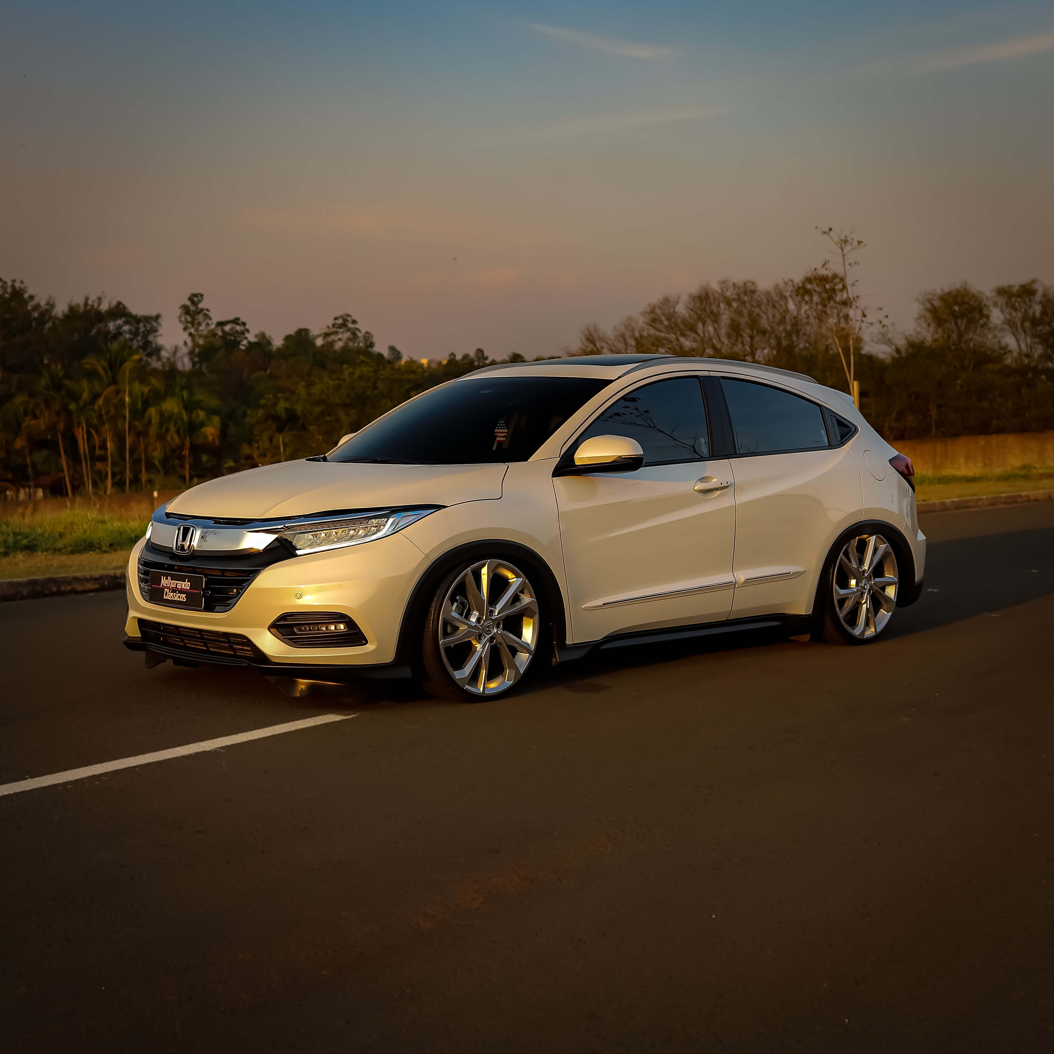 HONDA - HRV TOURING OU 130 MIL NA CONTA