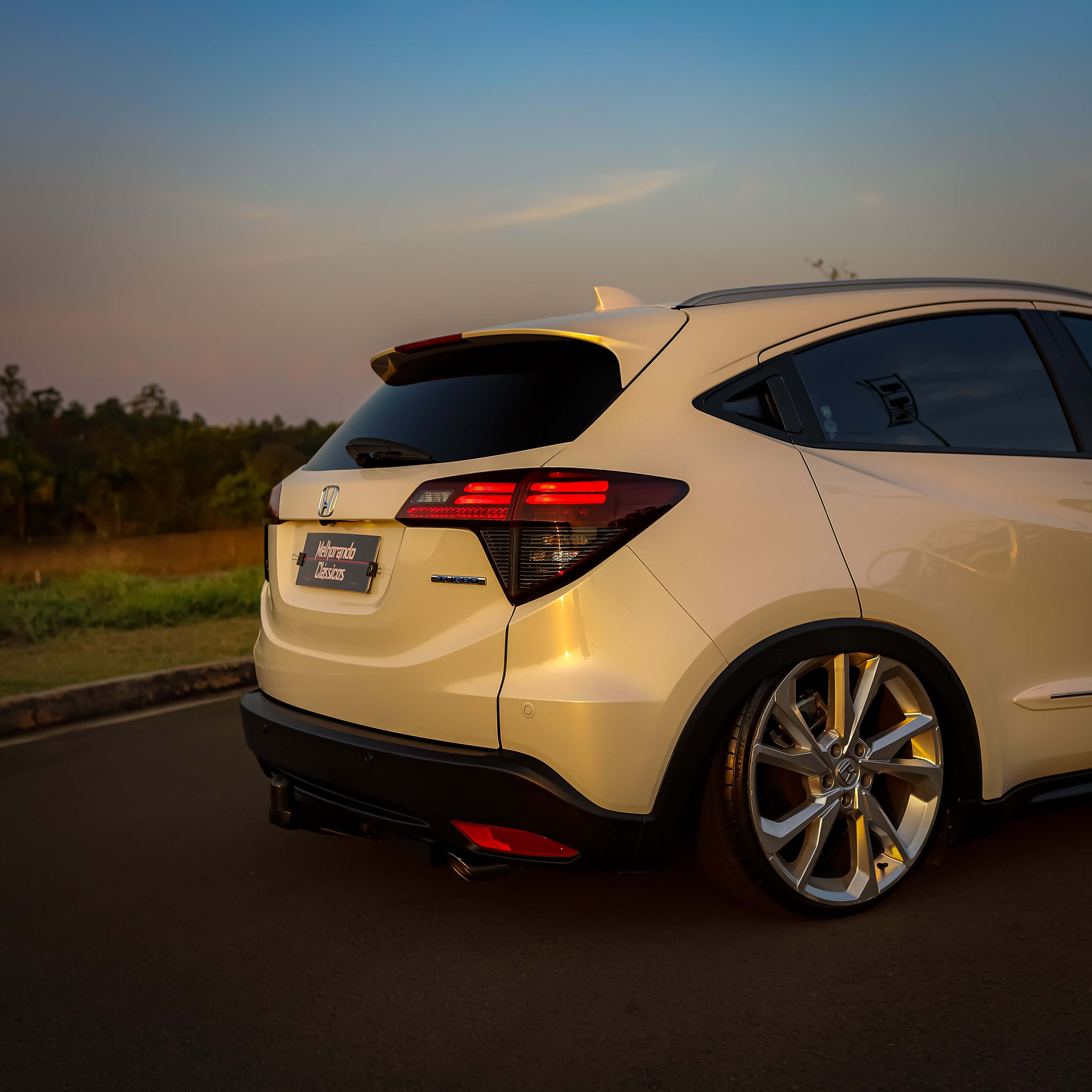 HONDA - HRV TOURING OU 130 MIL NA CONTA