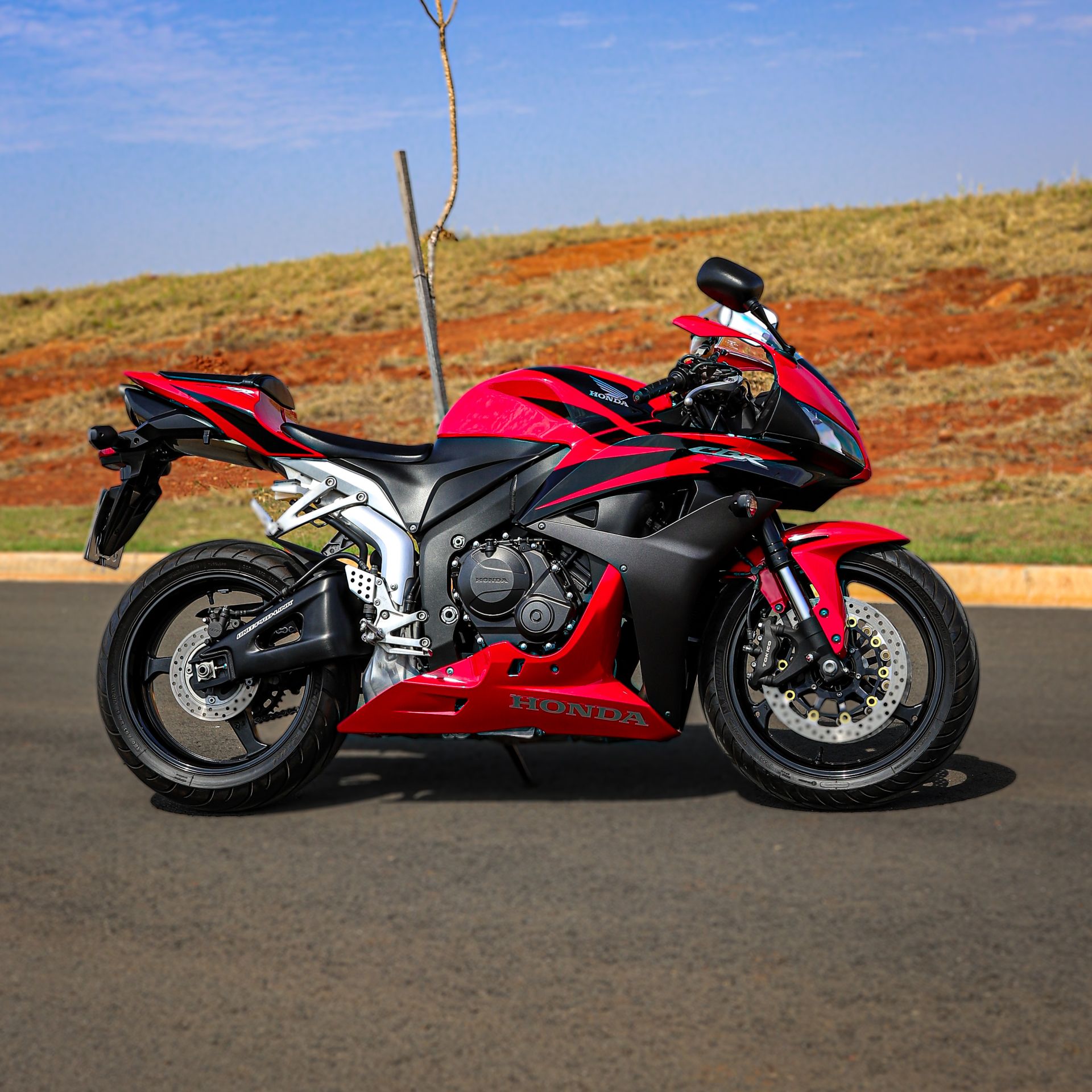 HONDA - CBR 600RR OU 35MIL NO PIX