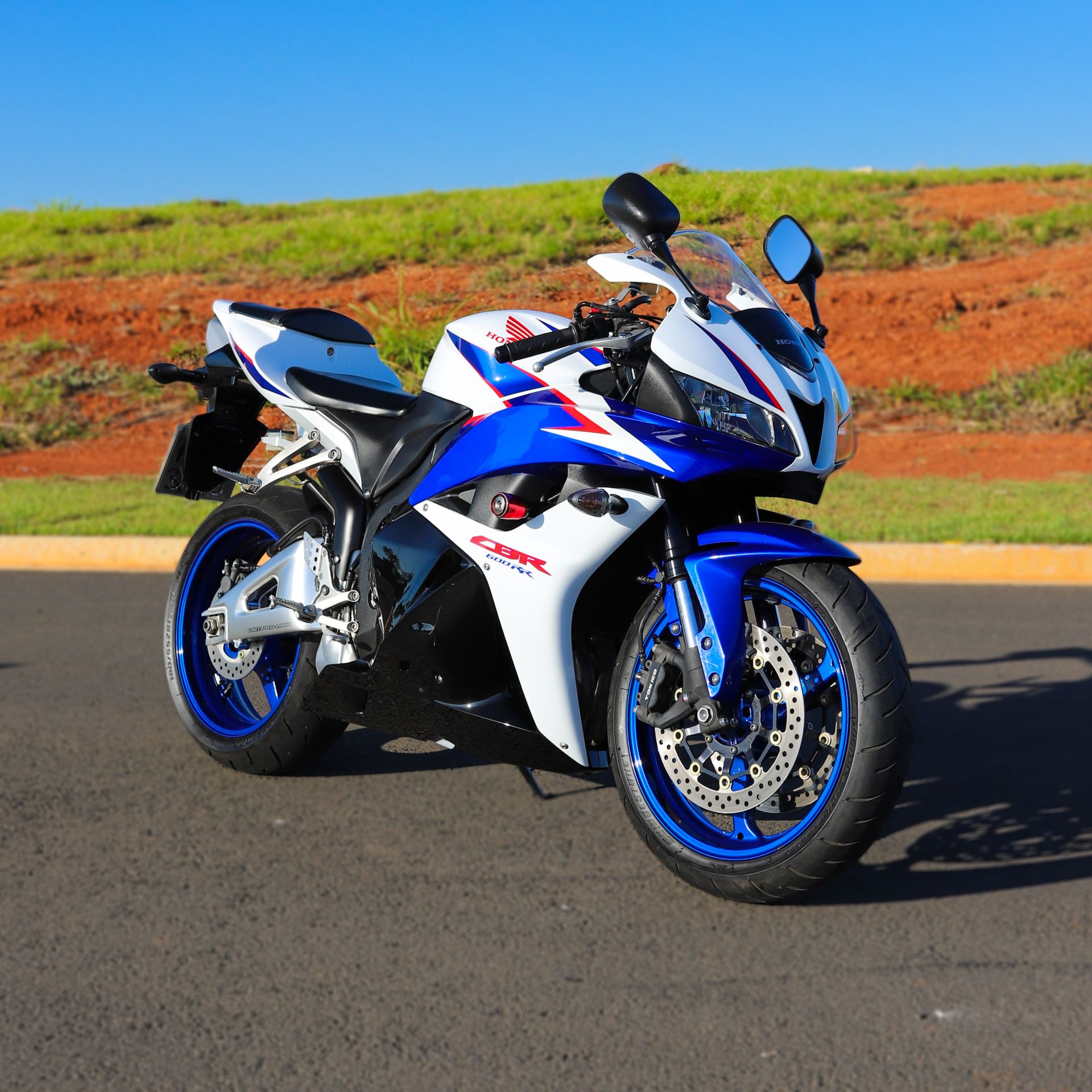 HONDA - CBR 600RR OU 40MIL NO PIX