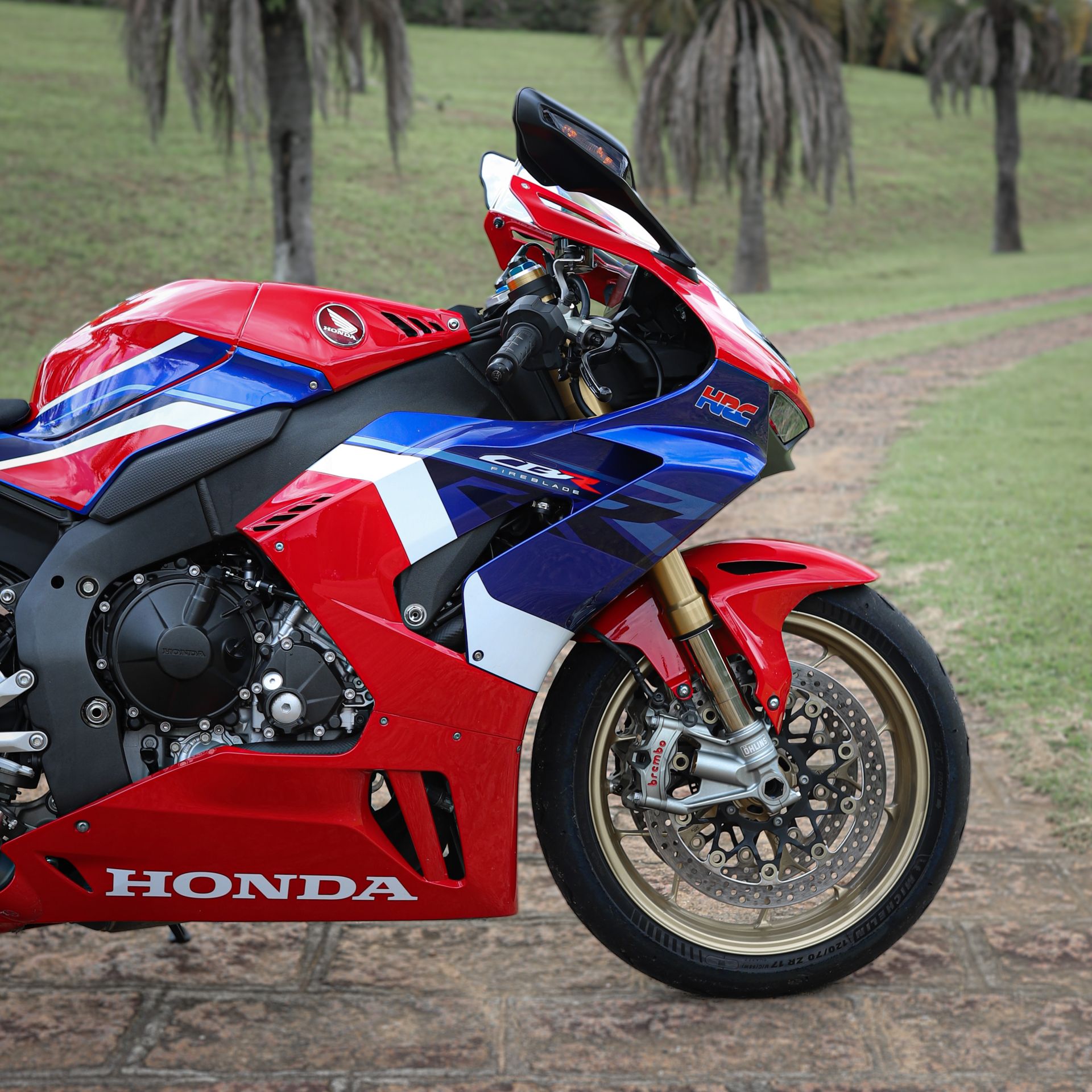 HONDA - CBR 1000RR-R FIREBLADE OU 150 MIL NO PIX!!