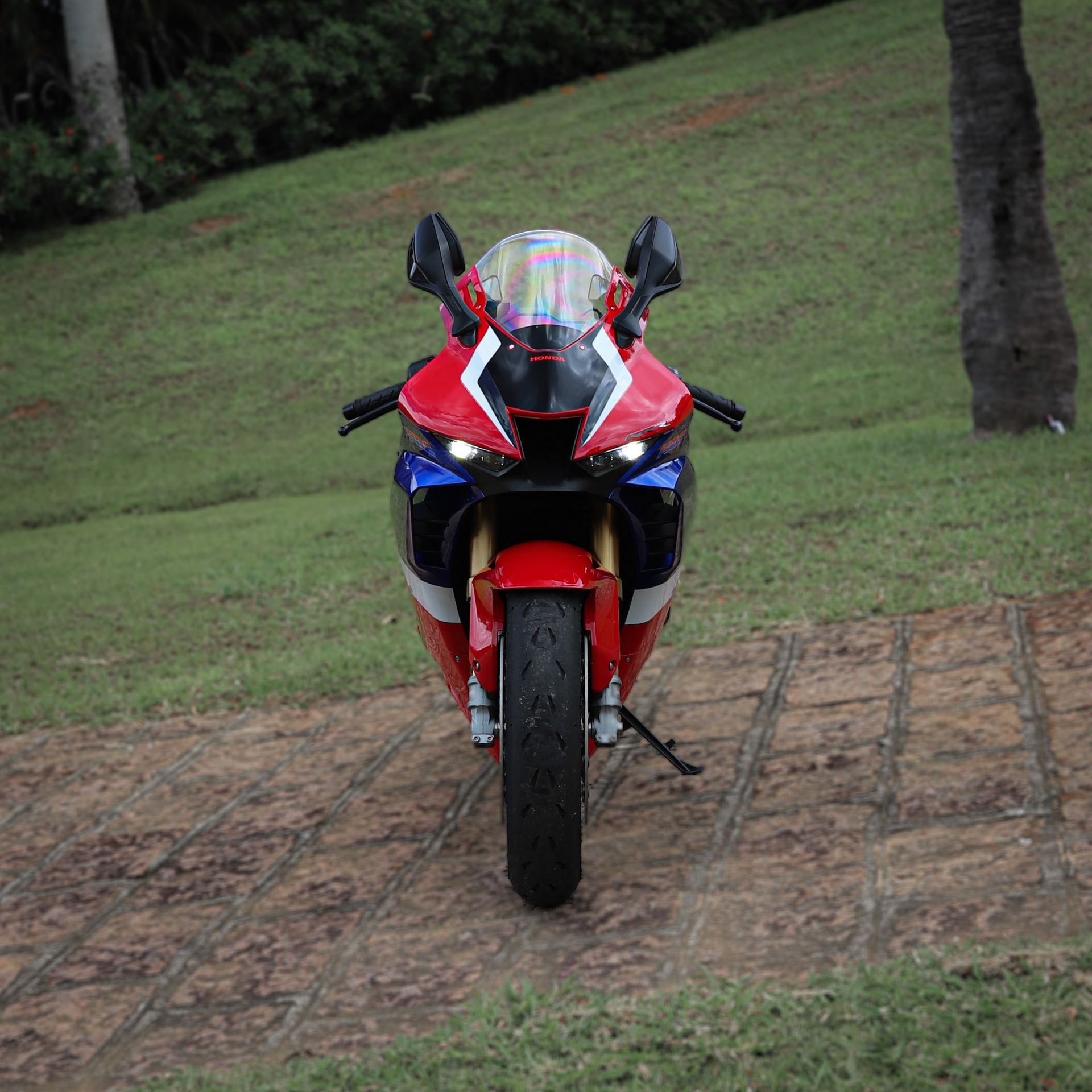 HONDA - CBR 1000RR-R FIREBLADE OU 150 MIL NO PIX!!