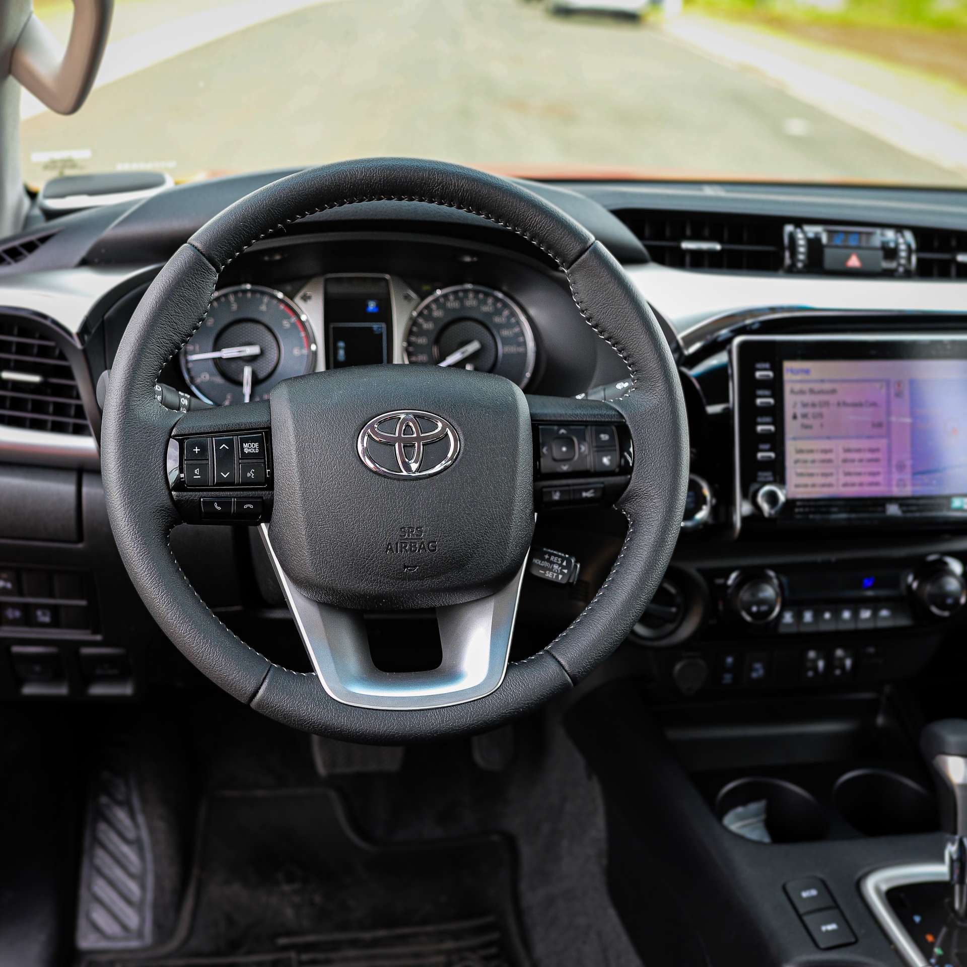 toyota-hilux-srx-ou-280-mil-na-conta-melhorando-cl-ssicos