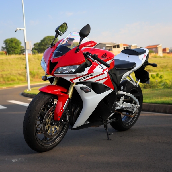 HONDA - CBR 600RR OU 40MIL NO PIX